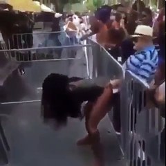 Un vieux qui prend du bon temps