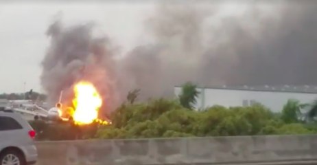 Tải video: FedEx Plane Explodes at Fort Lauderdale Airport