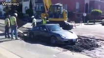 Il coince sa Porsche sur du ciment frais... Fail débile