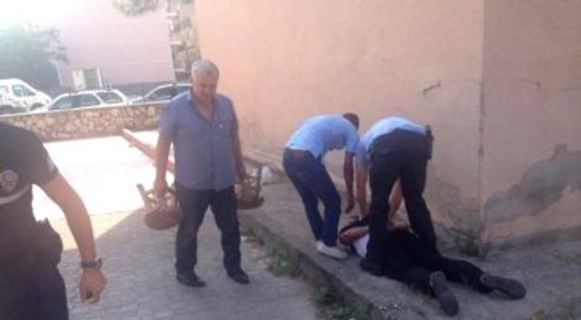 İlaç Yazmadı Diye Doktora Saldırdı, Polis Biber Gazı Sıkarak Yakaladı