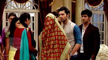 Adarsh Throws Swara And Her Family Out Of The House | Swaragini