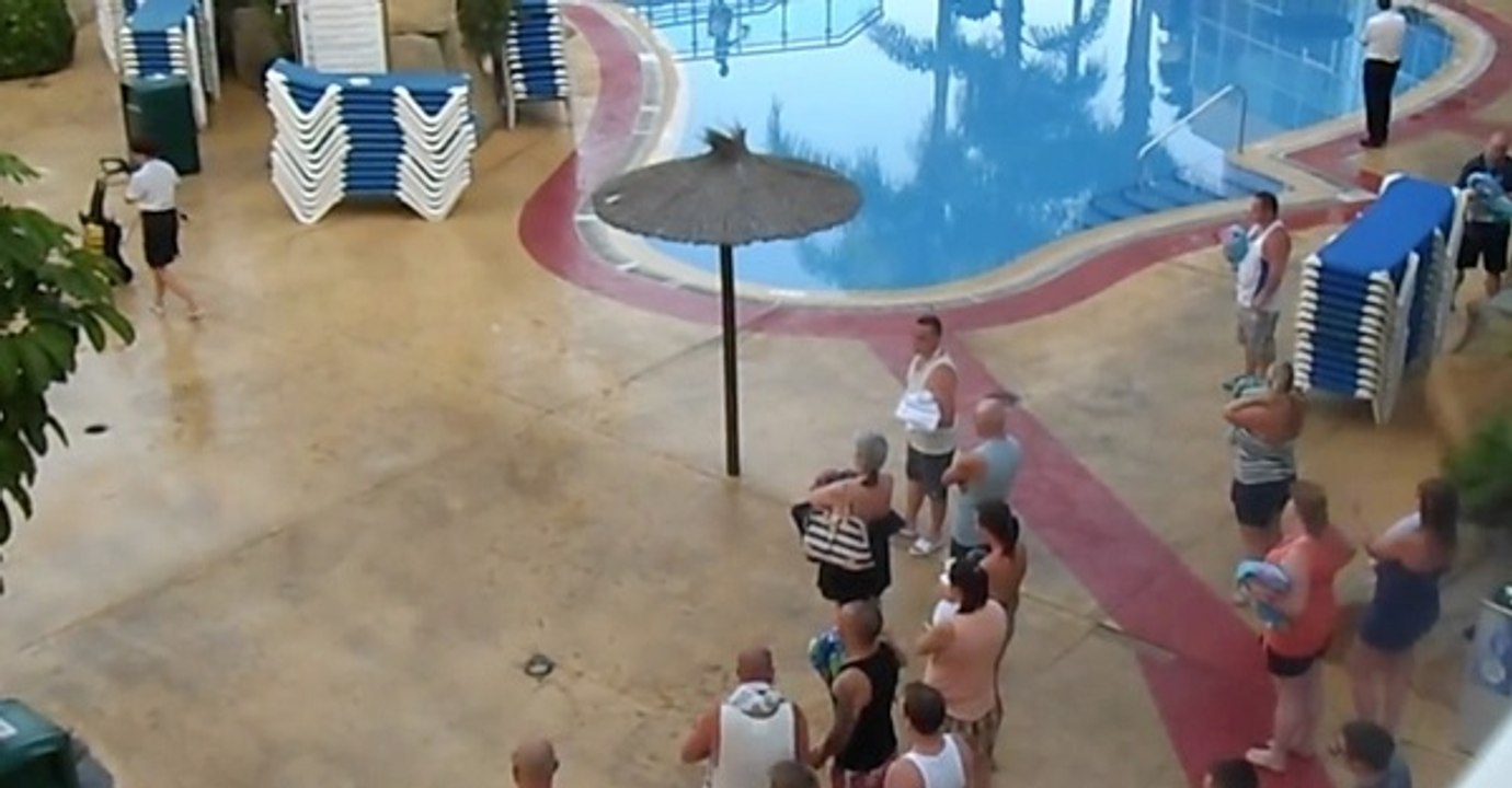 As manhãs das férias em Benidorm são assim... Que ricas férias! Eu não as queria! E tu?