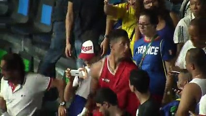 Les larmes de Tony Yoka dans les bras de son père après sa médaille d'or