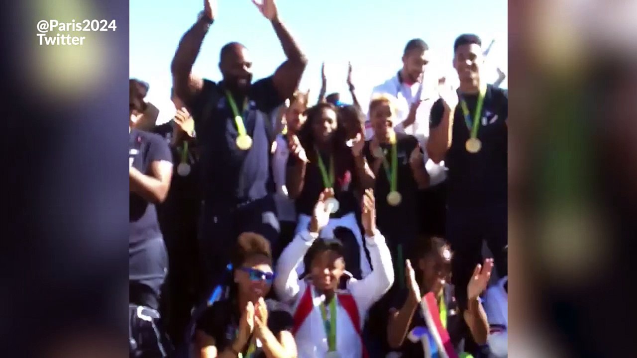Le clapping chaleureux des athlètes français à leur retour de Rio