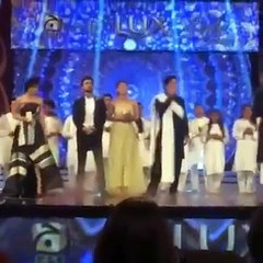 Ali Zafar Paying Amazing Tribute to Amjad Sabri at Lux Style Awards 2016