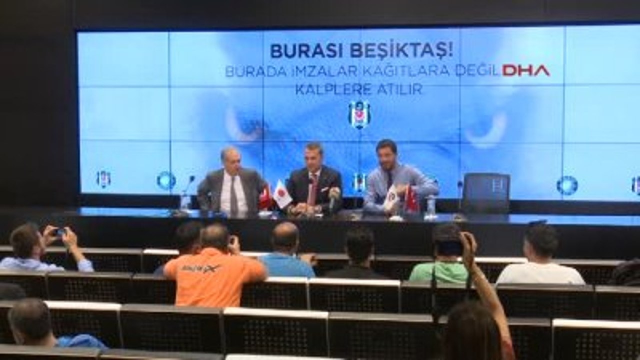 Beşiktaş Ufuk Sarıca İçin İmza Töreni Düzenledi