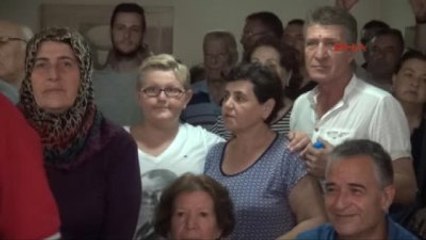 İzmir - Balıklıova'da Yıkılan Evlerin Sahipleri CHP'li Belediye Başkanına Kına Gönderdi