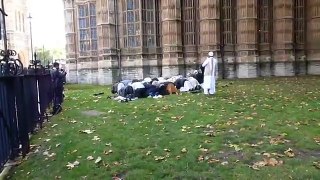 Muzułmanie modlą się na terenie Westminster Abbey
