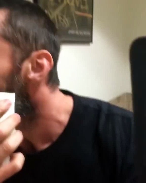 Hugh Jackman dit adieu à Wolverine en se rasant la barbe