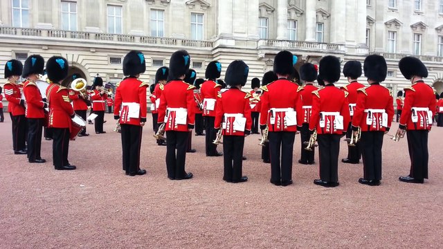 Générique de Game of Thrones joué par la garde royale Anglaise
