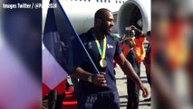 Les athlètes français acclamés à leur arrivée à Roissy