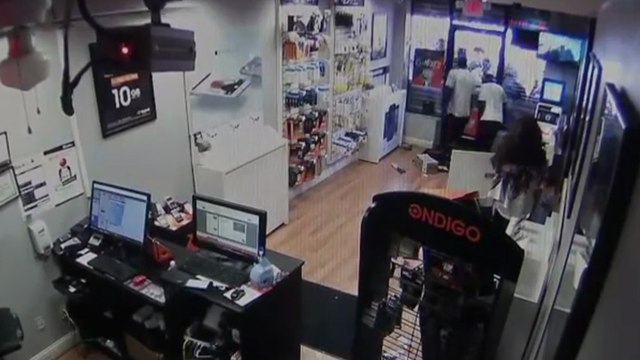 Deux cambrioleurs se font enfermer