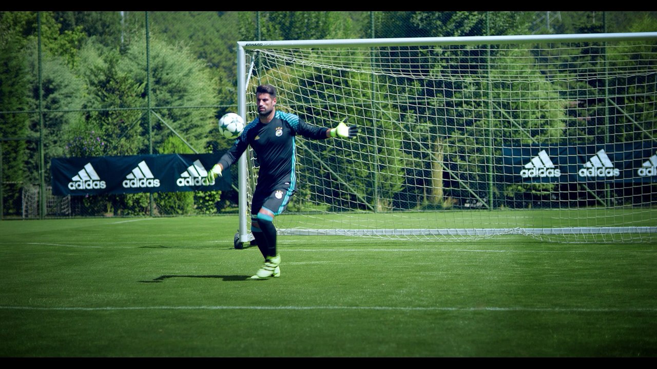 Bayrak Oyuncu Deyince, Akla İlk Volkan Demirel Gelir.