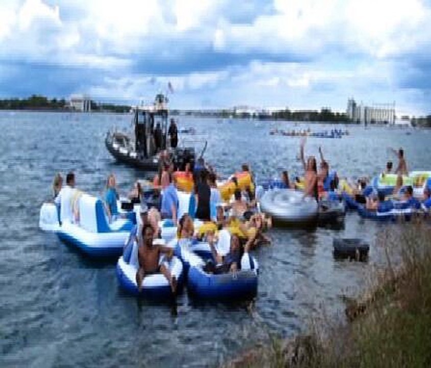 1500 Americans Float To Canada