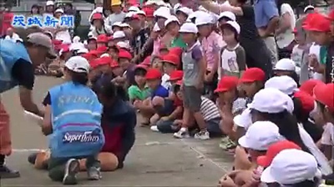 Xem người Nhật dạy trẻ em tham gia giao thông an toàn.