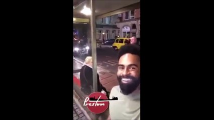 Et bim le coup de béquille sur la tronche