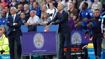 Arsène Wenger se fait tacler par un employé d’Arsenal