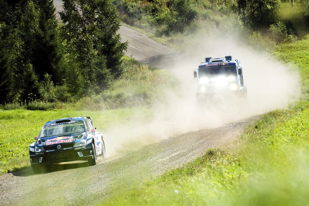 VÍDEO: duelo entre el VW Polo R WRC y el camión Kamaz del Dakar