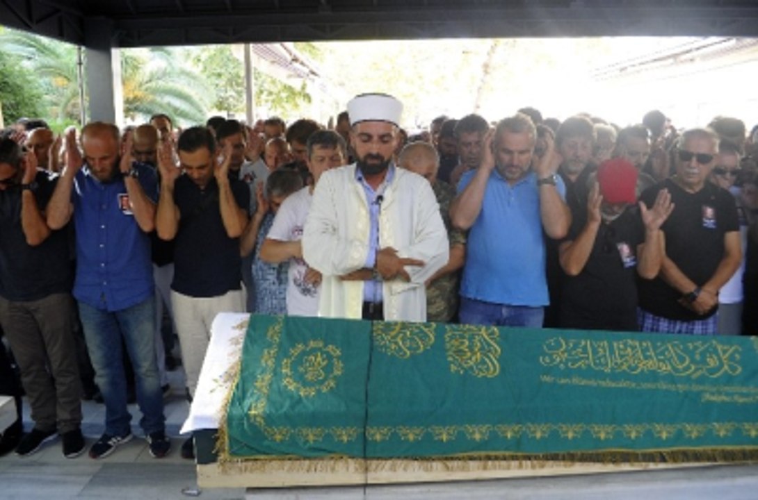 Ünlü Oyuncu İsrafil Köse Son Yolculuğuna Uğurlandı