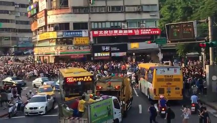 Mouvement de foule à Taïwan après l'apparition d'un Pokemon rare.