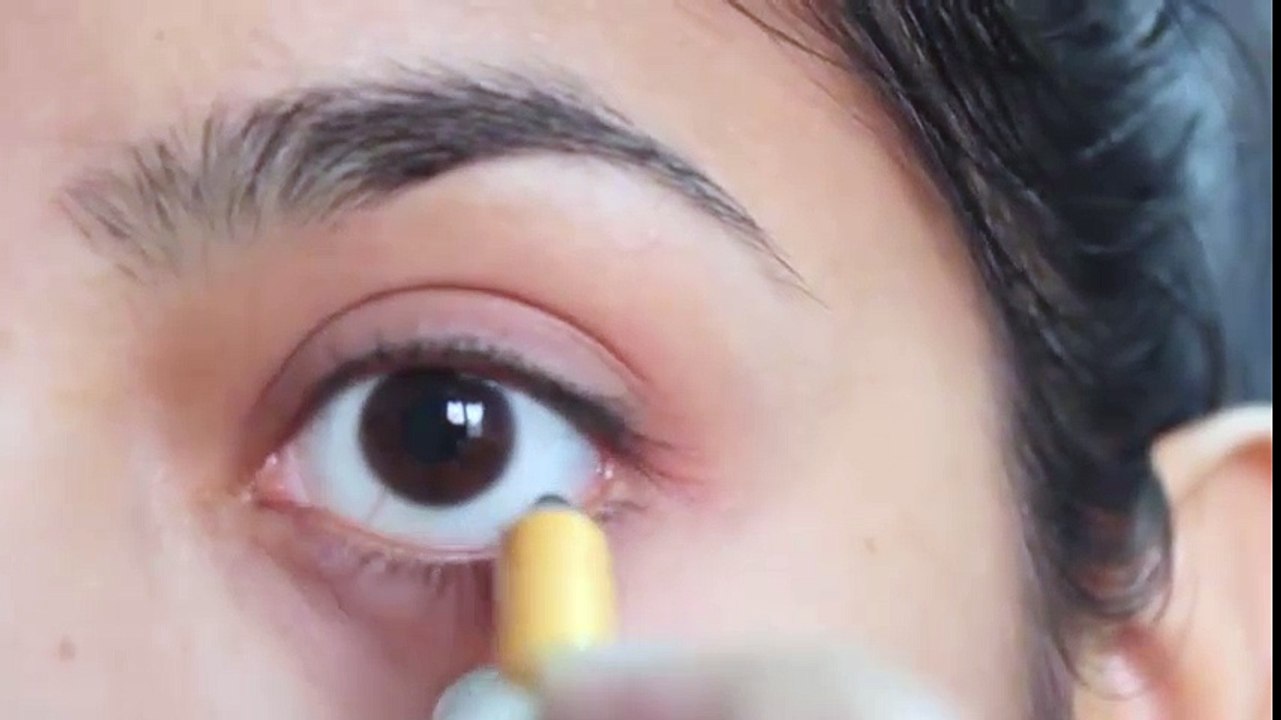 How to apply kajal