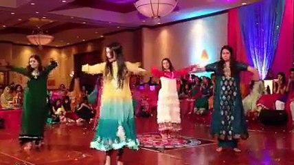 Mehndi Dance by beautiful Girls