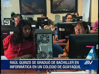 Hombre de 72 años se gradúa del colegio