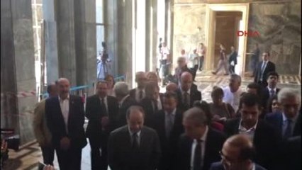 Barzani, Meclis'te Bombalanan Yerleri Gezdi