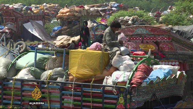 Pakistan refugees: Undocumented Afghans head home