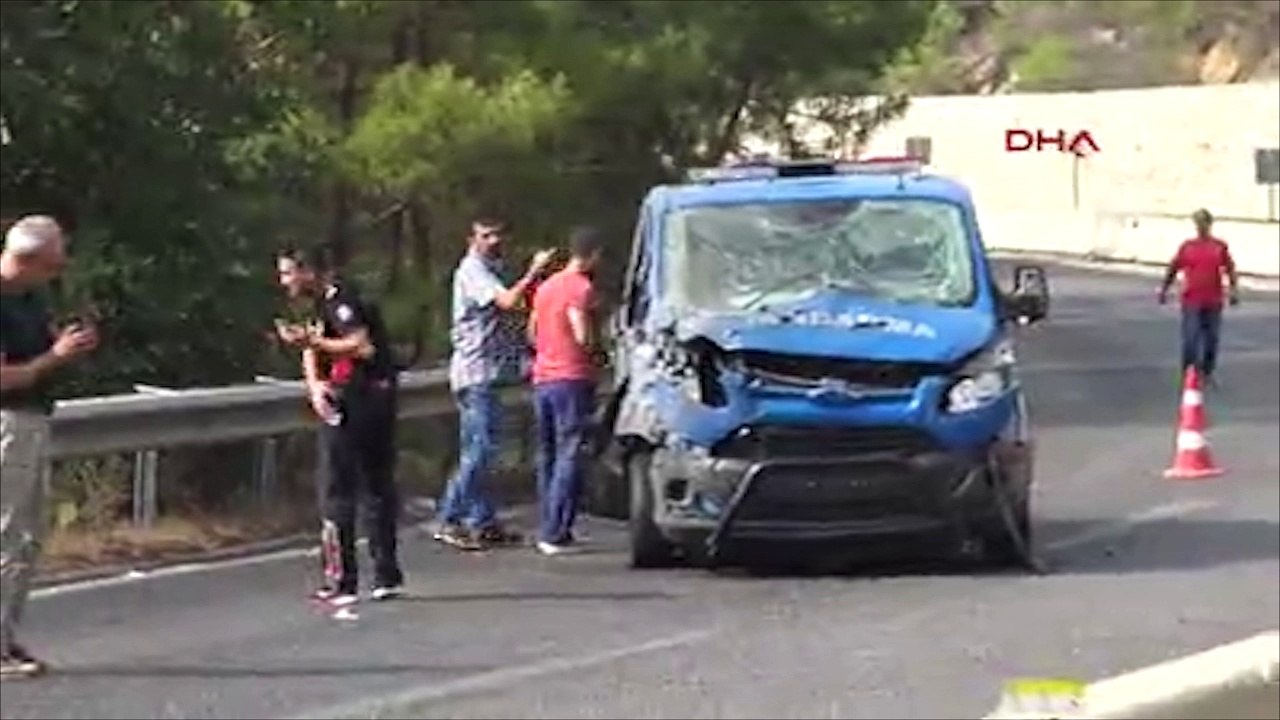 Antalya'da Askeri Araca Bombalı Saldırı: 3 yaralı