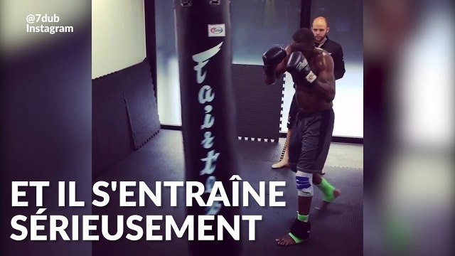 Idris Elba chausse les gants (et ce n'est pas pour un rôle)