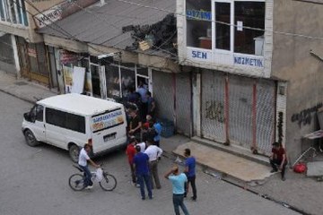 Yüksekova Halkı Ekmek Almak İçin Fırınlara Koştu