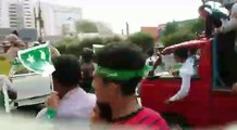 See How Rangers Are Distributing Pakistani Flags In Public