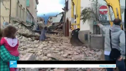 زلزال عنيف يخلف عشرات القتلى في إيطاليا