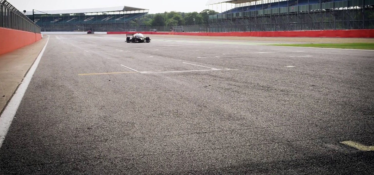 La “DevBot” entre en piste - Voiture de course autonome sans pilote