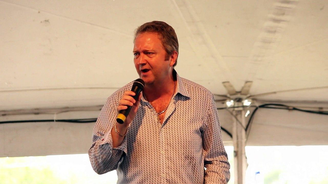 Colin Paul sings 'A Little Bit Of Green' Elvis Week 2016