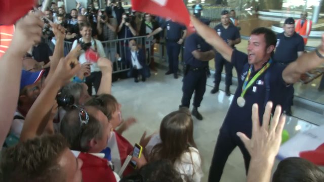 JO - Tous sports : Les Bleus accueillis en héros