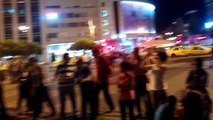 kadıköy meydanda millet kopuyor , ankara havası eşliğinde kadıköyde halk eğleniyor