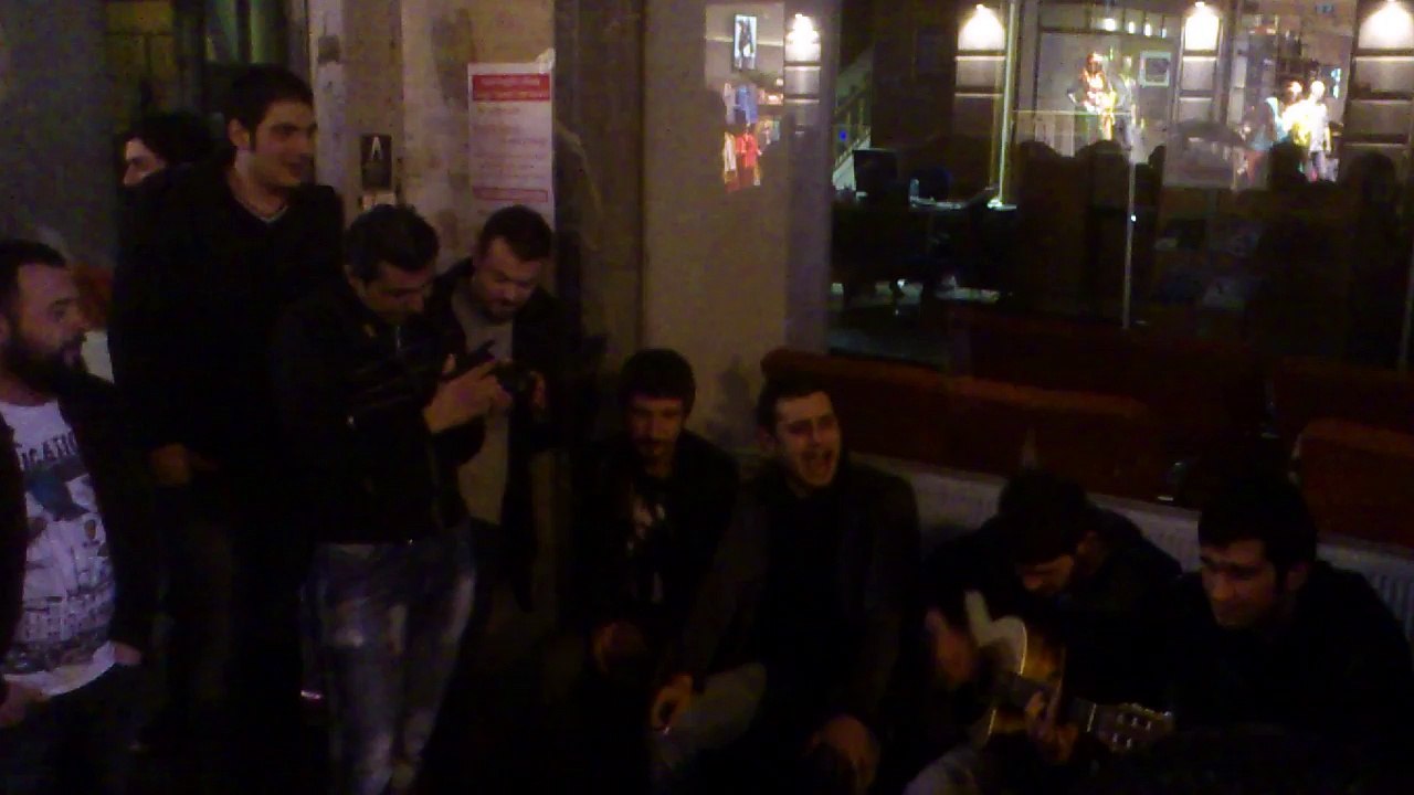 taksim canlı müzik , taksim sokak müzisyenleri , taksimde canlı karadeniz müziği