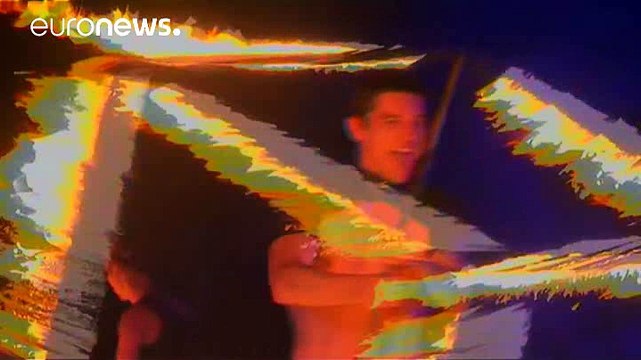 Les artistes du feu illuminent les nuits de Ratomka, au Bélarus