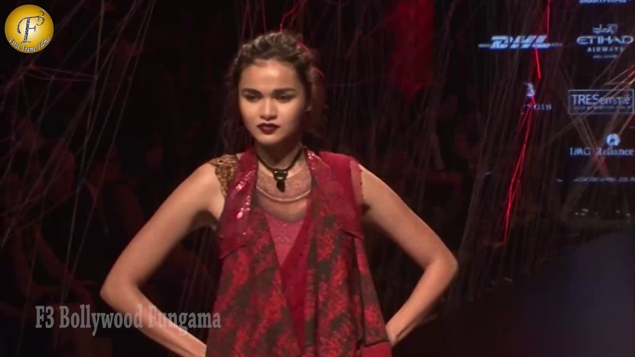 LAKMÉ FASHION WEEK GRAND OPEING SHOW BY TARUN TAHILIANI-KANGNA ON RAMP