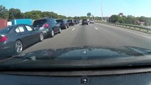 Un conducteur distrait percute une voiture