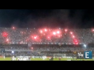 Torcida homenageia Lucas no Morumbi