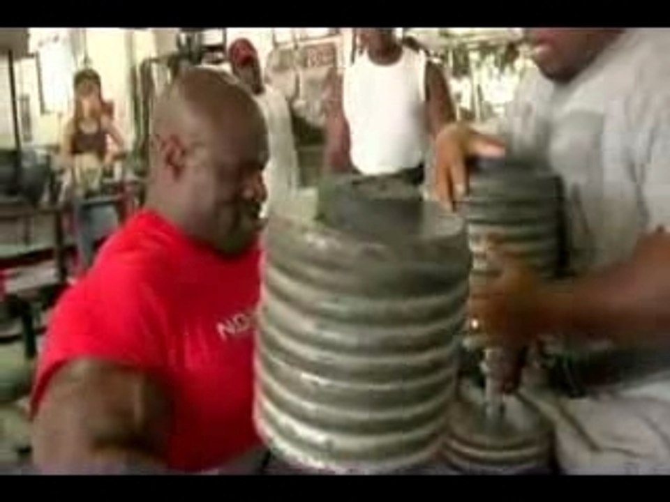 Bodybuilder Frank Zane - Mr Olympia posing