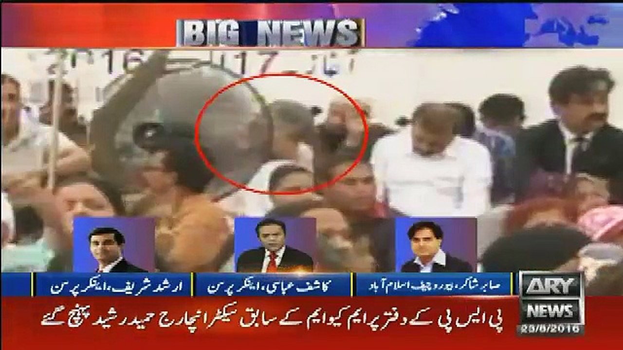 Farooq Sattar Reaction When Altaf Hussain Was Giving Hate Speech