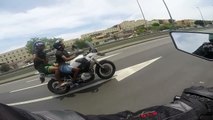 ASSALTANTES DE MOTO TENTO ASSALTAR MOTAR ..  ESTE FOGE E É ATINGIDO !!!