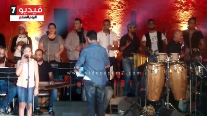الطفلة نور عثمان نجمة "عرب جوت تالنت" تشعل محكى القلعة ب "ماشية السنيورة"