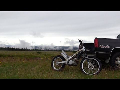 Adventurer Takes Trip Into Exctinct Canadian Volcano