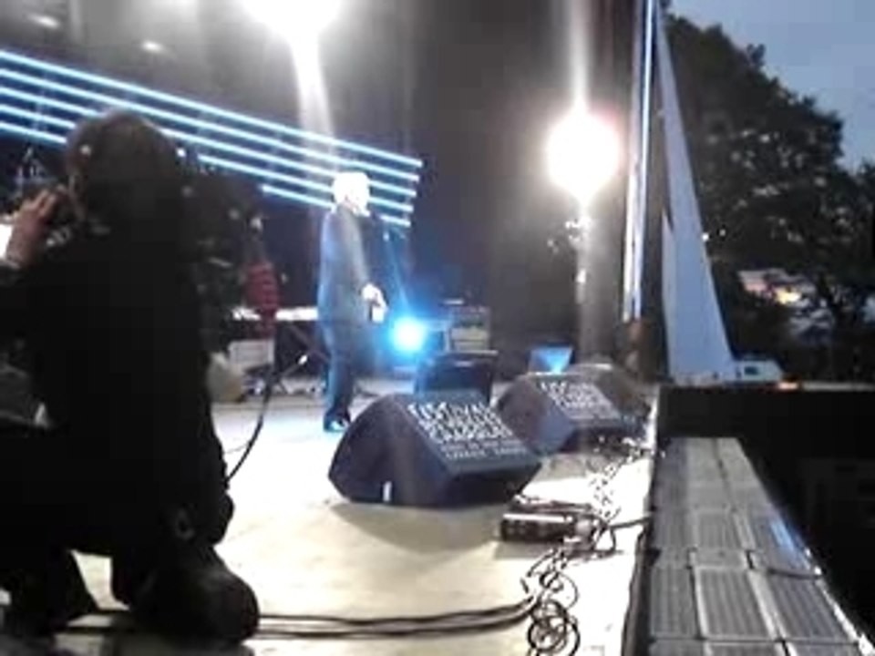 Charles Aznavour -  Emmenez moi - Les Vieilles Charrues 2007