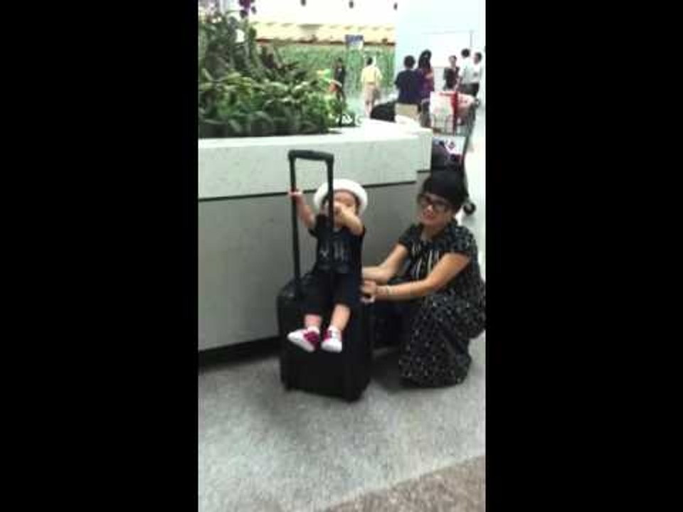 panda Rio at airport 06 07 2012 MOV